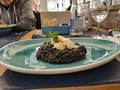 019_riso_al_nero_di_seppia_e_baccala_mantecato.jpg