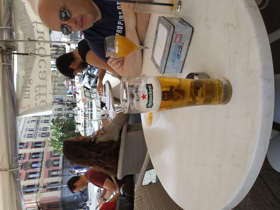 097_aperitivo_in_piazza_dante.jpg