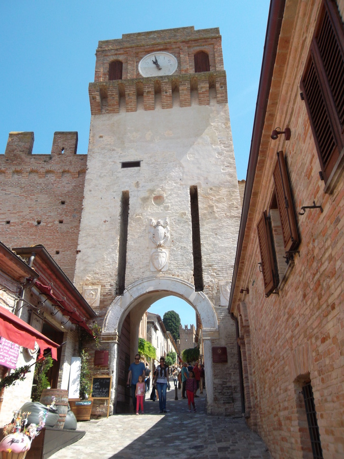 2_castello_di_gradara.jpg