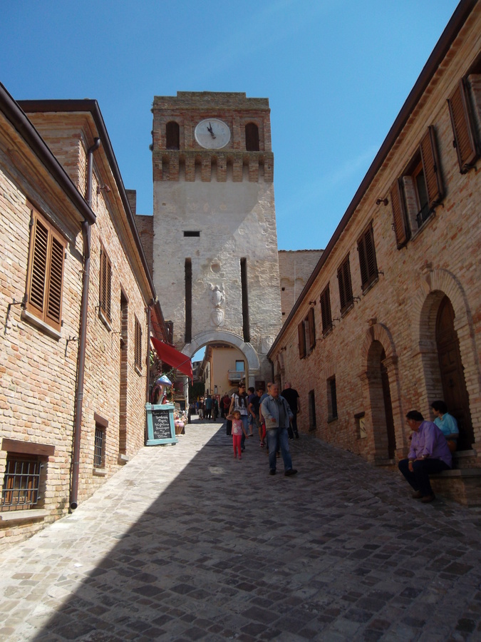 3_castello_di_gradara.jpg