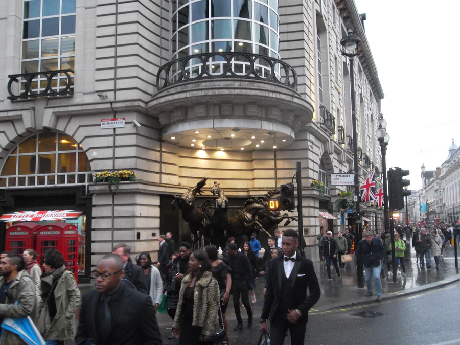 110_piccadilly_circus.jpg