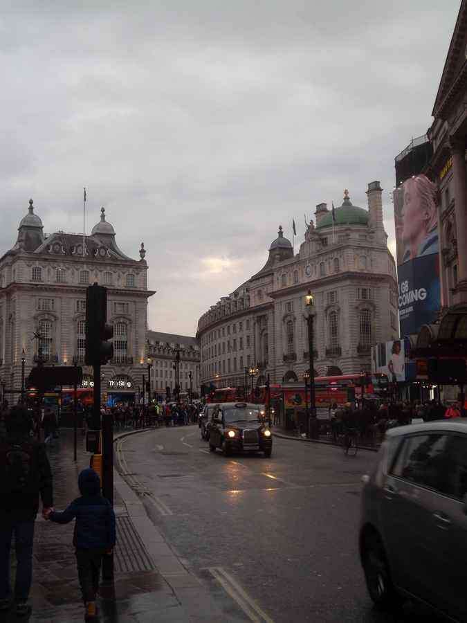 112_piccadilly_circus.jpg