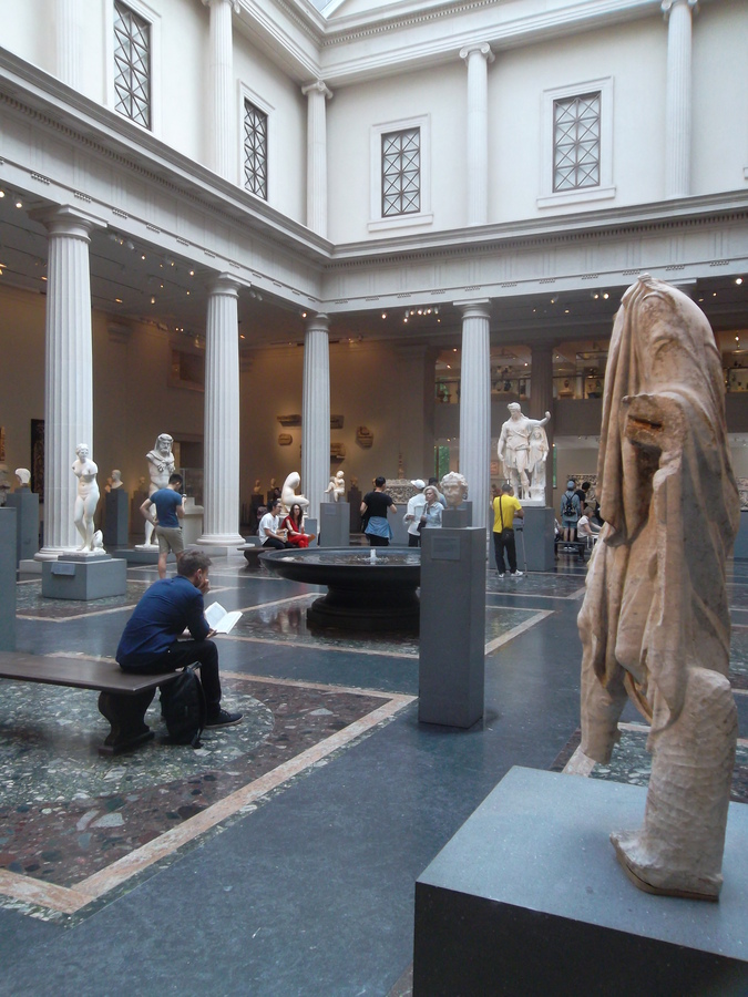 34_met_hall.jpg
